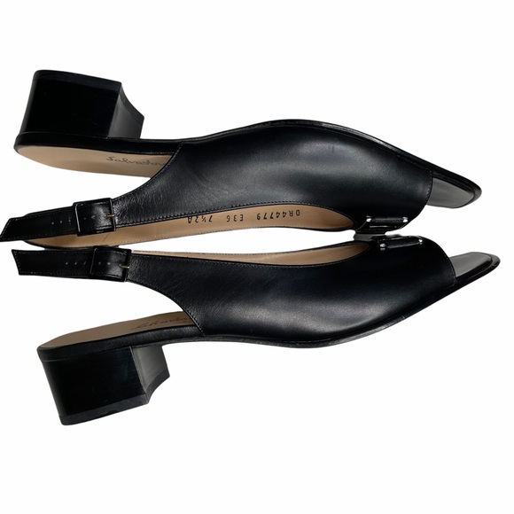 Salvatore Ferragamo Renata Size 7 1/2 AA
New! Never used with box - Picture 8 of 16